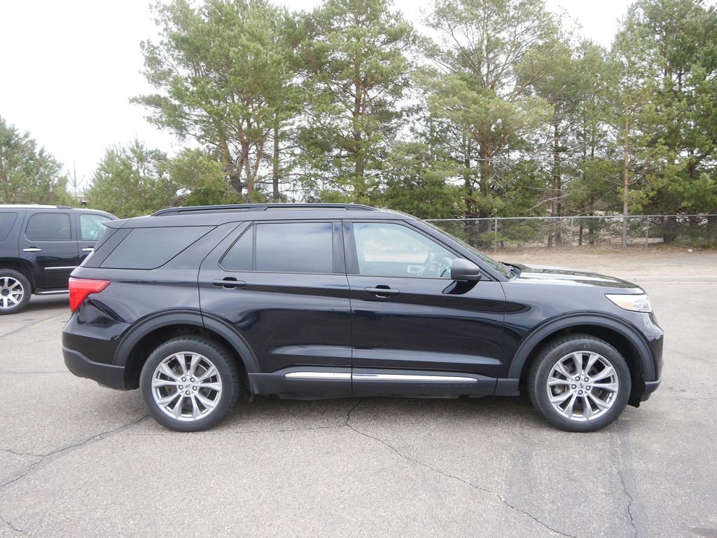 Certified 2020 Ford Explorer XLT w/ Equipment Group 202A AWD/4WD image 4