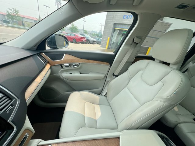 Used 2021 Volvo XC90 T6 Momentum AWD/4WD image 22