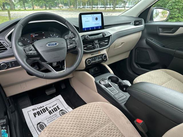 Certified 2022 Ford Escape SE w/ Cold Weather Package FWD image 3