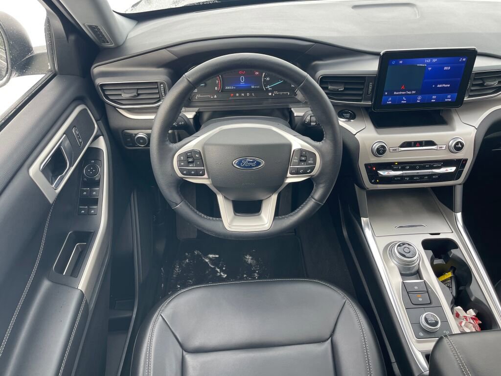 Certified 2022 Ford Explorer XLT w/ Equipment Group 202A image 9