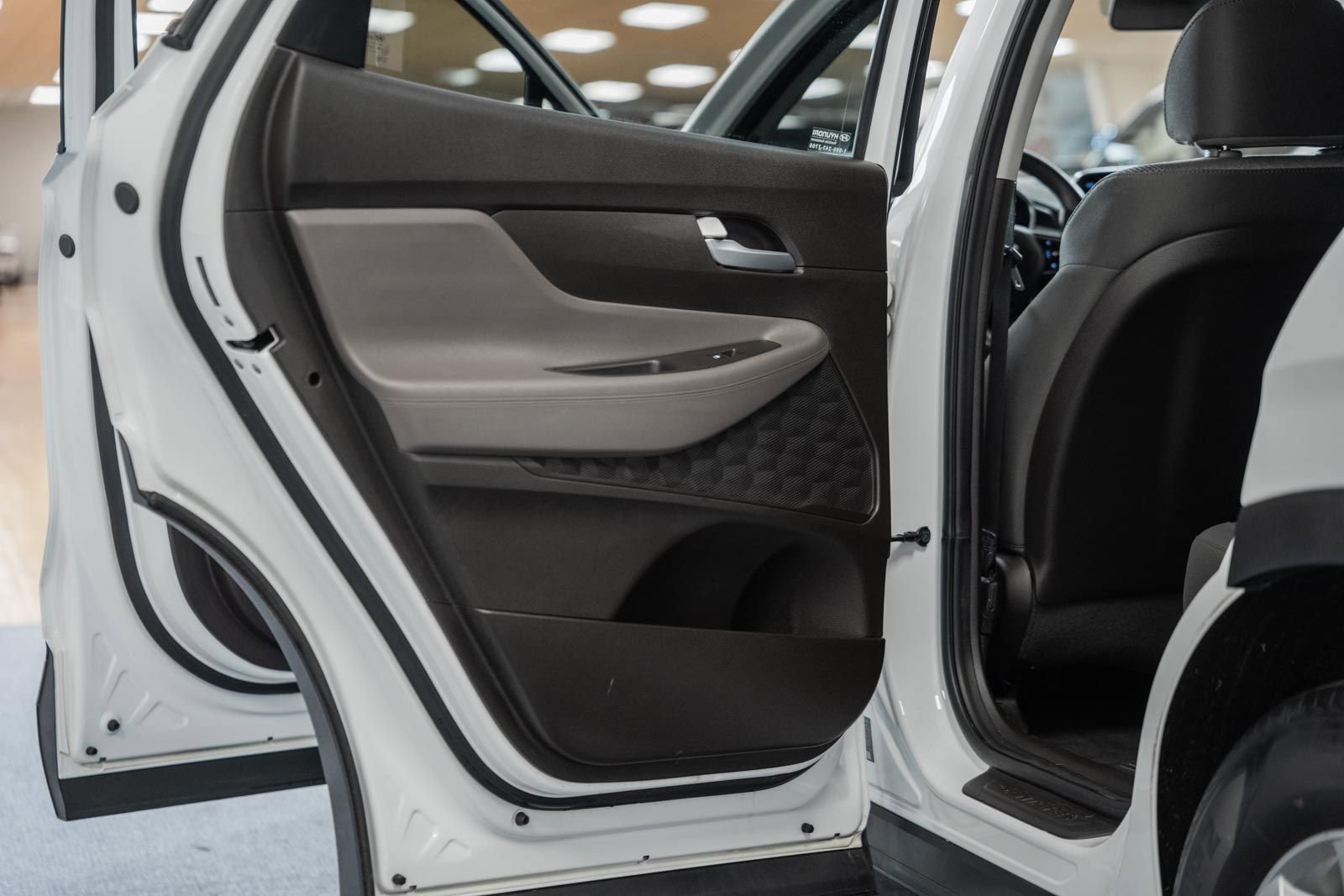 Used 2020 Hyundai Santa Fe SE image 38