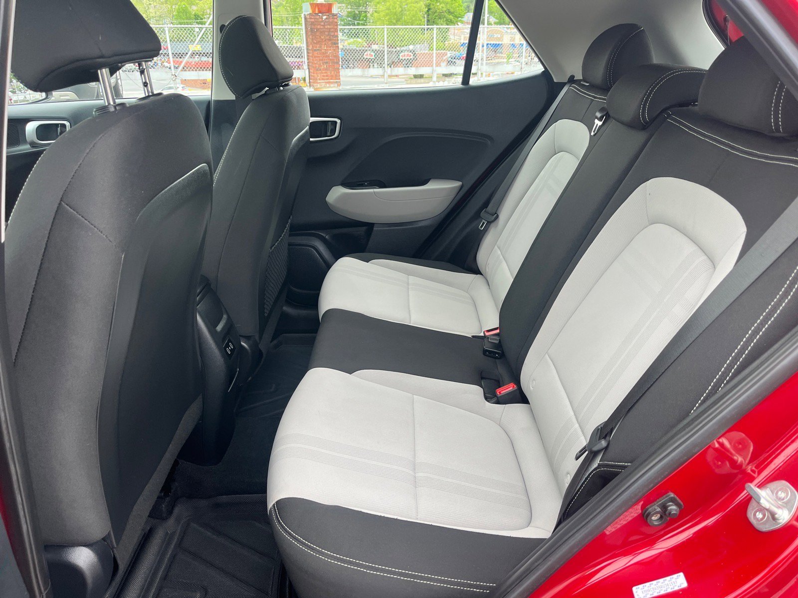 Used 2024 Hyundai Venue SEL FWD image 19