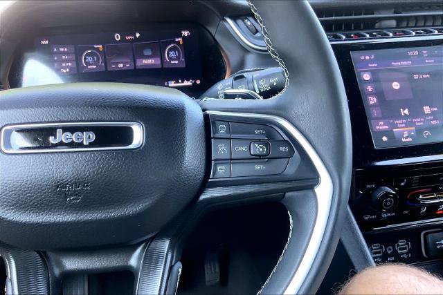 Used 2025 Jeep Grand Cherokee Altitude AWD/4WD image 25