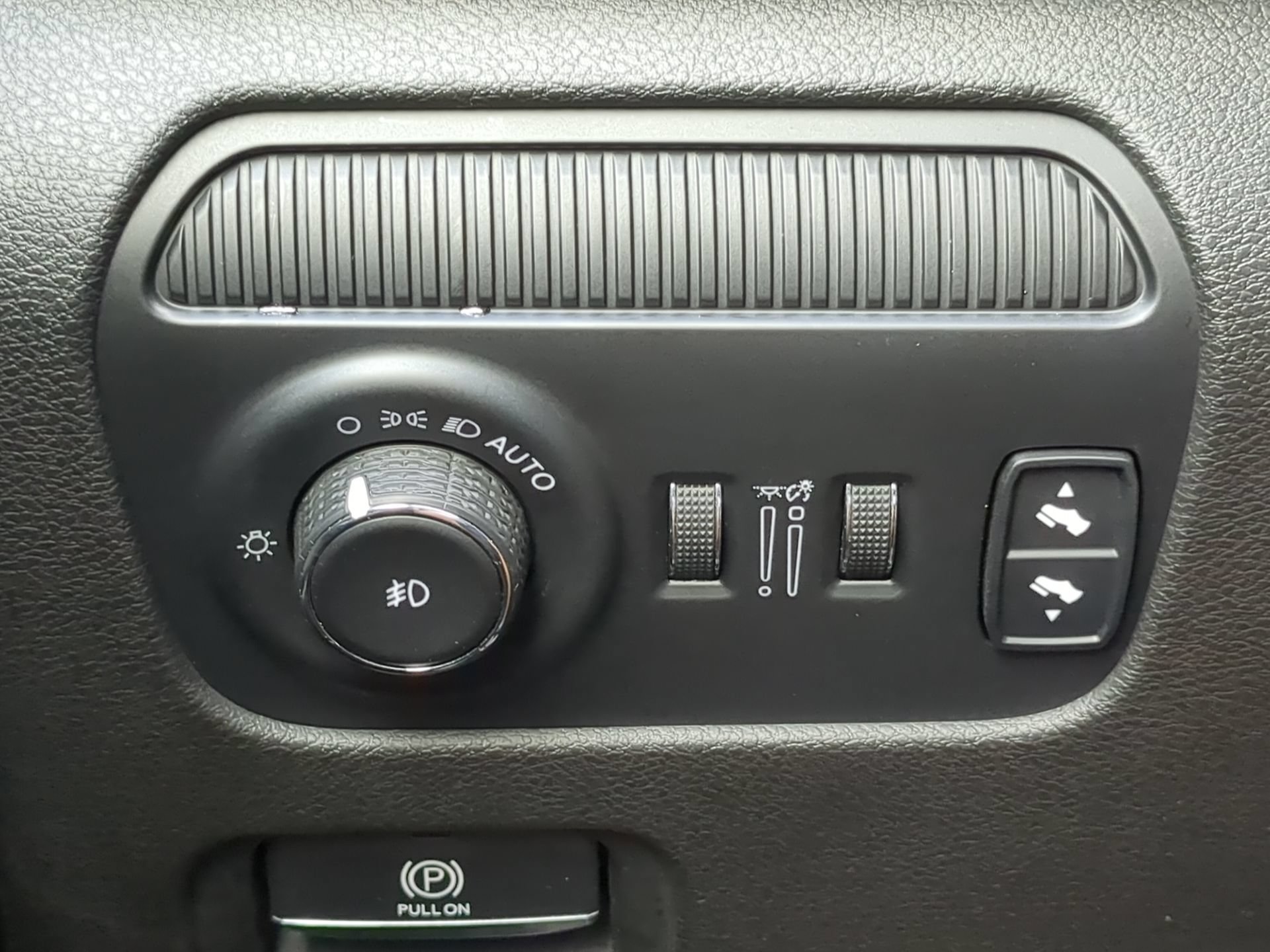 Used 2024 Jeep Wagoneer Series II w/ Flexible Seating Group RWD image 65