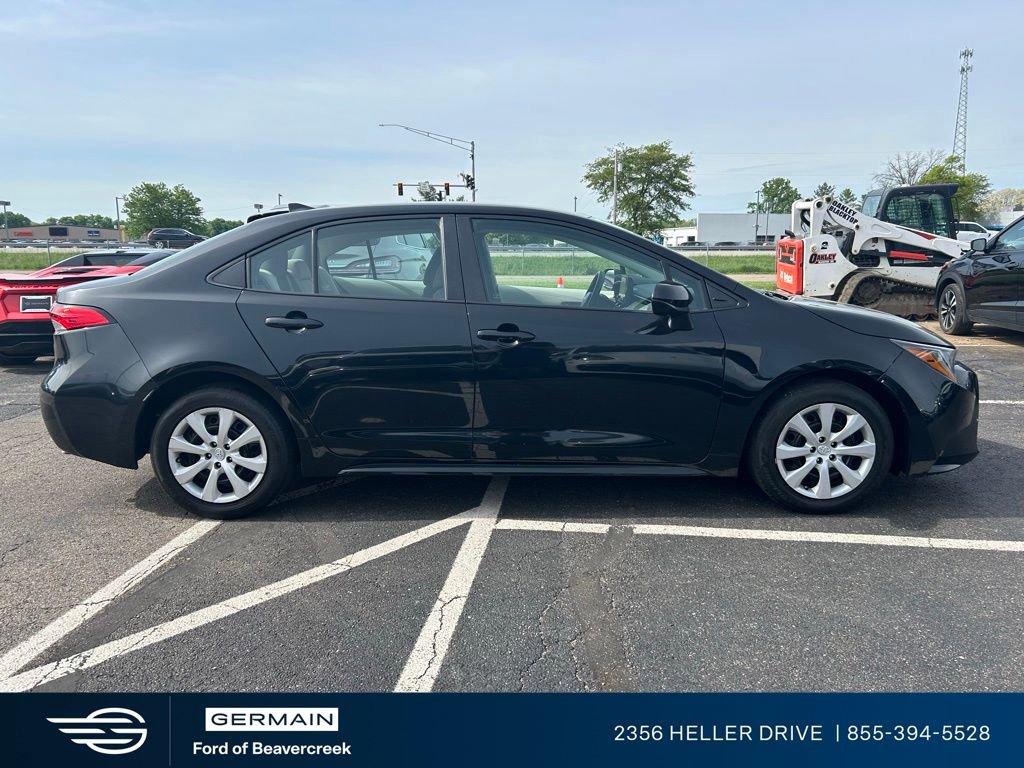 Used 2022 Toyota Corolla LE FWD image 3