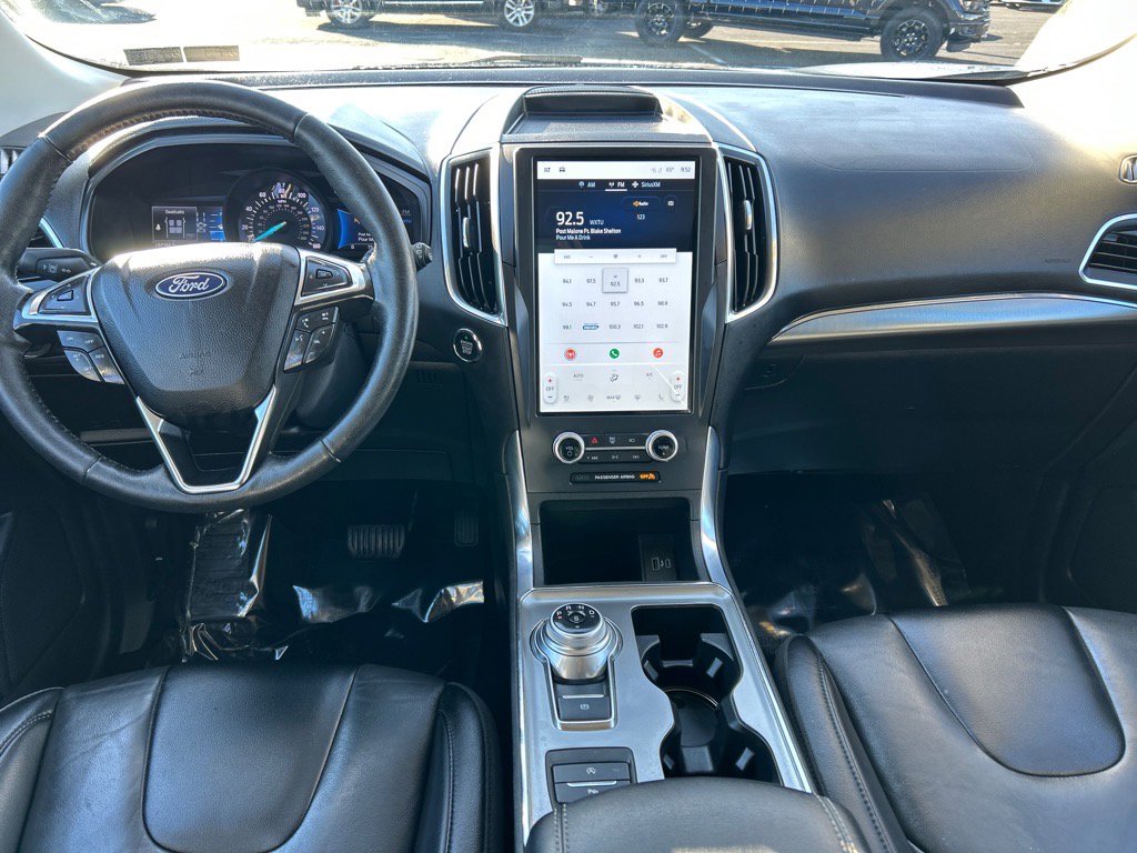 Certified 2022 Ford Edge Titanium image 3