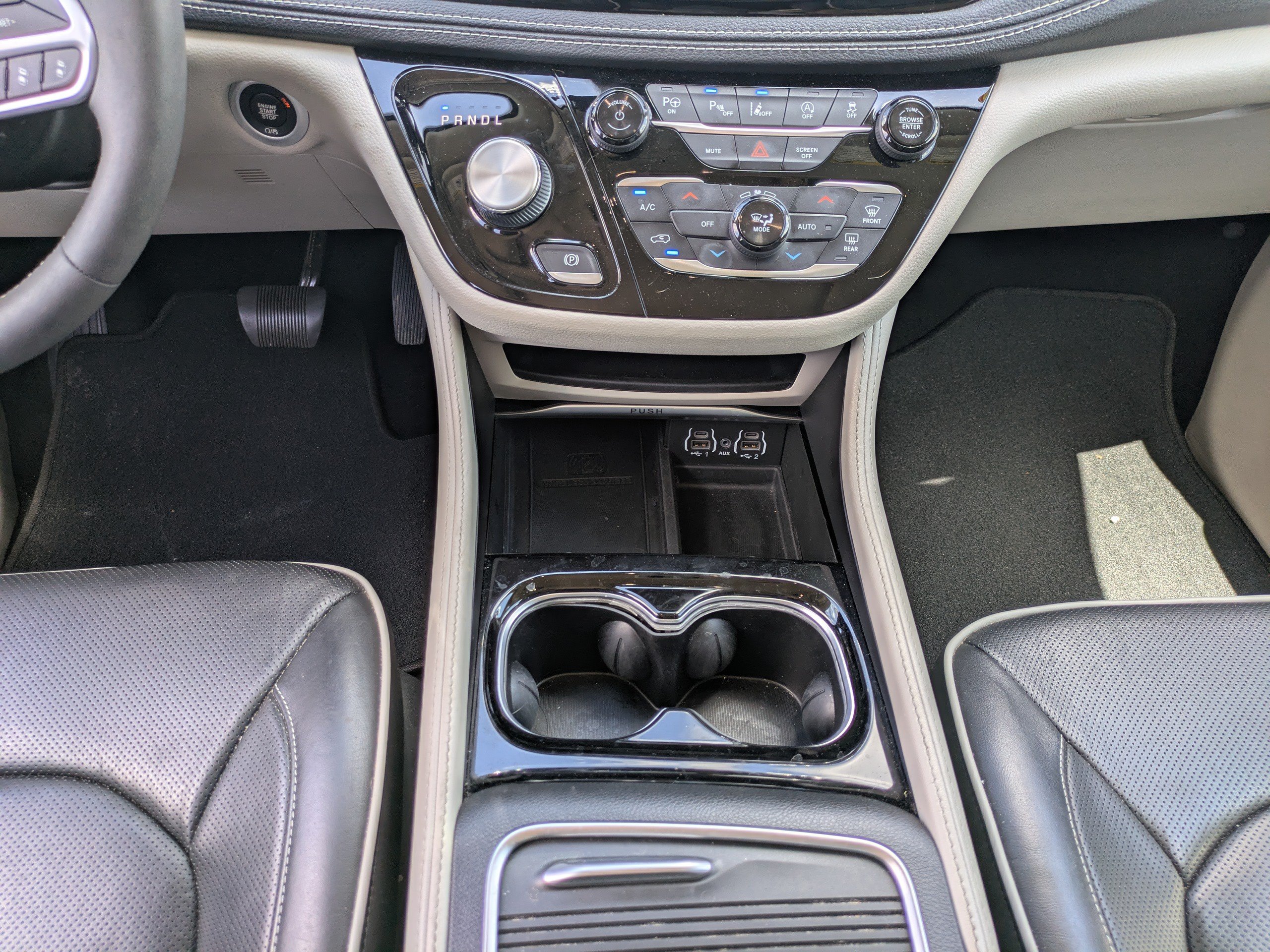 Used 2022 Chrysler Pacifica Limited FWD image 18