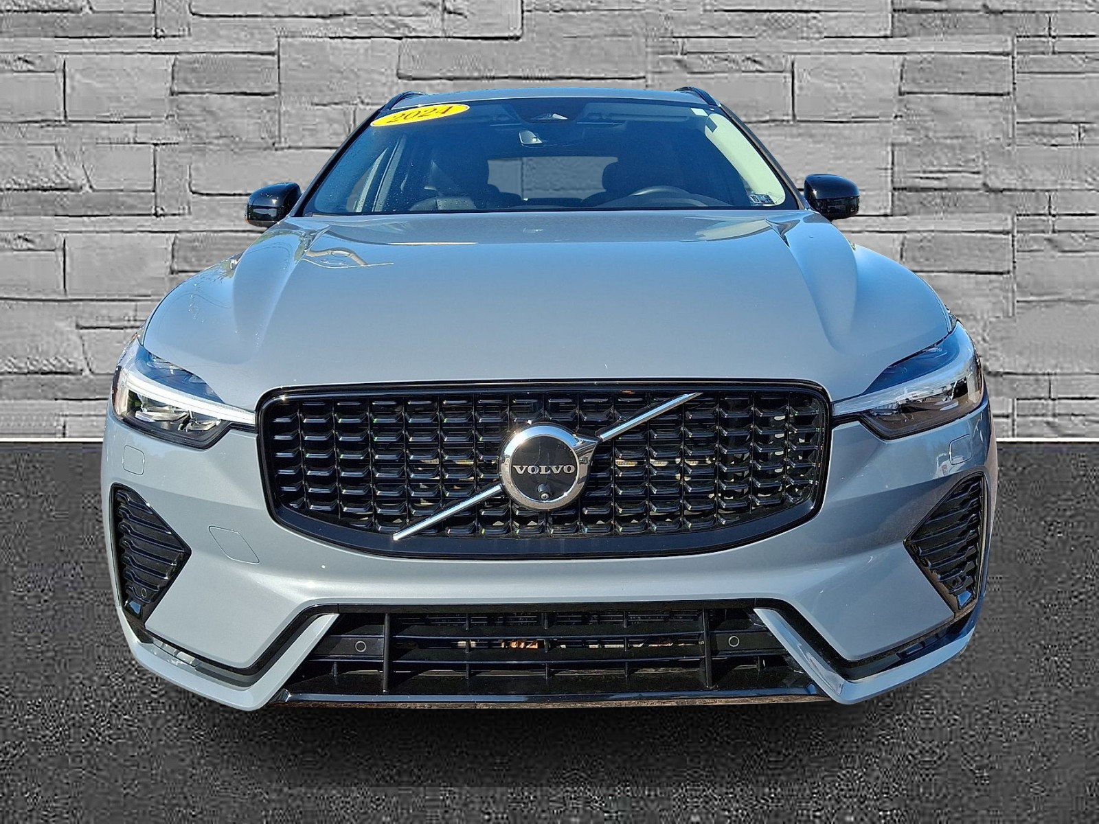Used 2024 Volvo XC60 B5 Plus w/ Climate Package AWD/4WD image 3