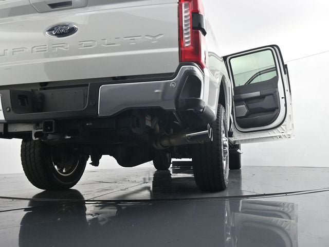 Certified 2025 Ford F350 Lariat w/ Lariat Ultimate Package AWD/4WD image 46