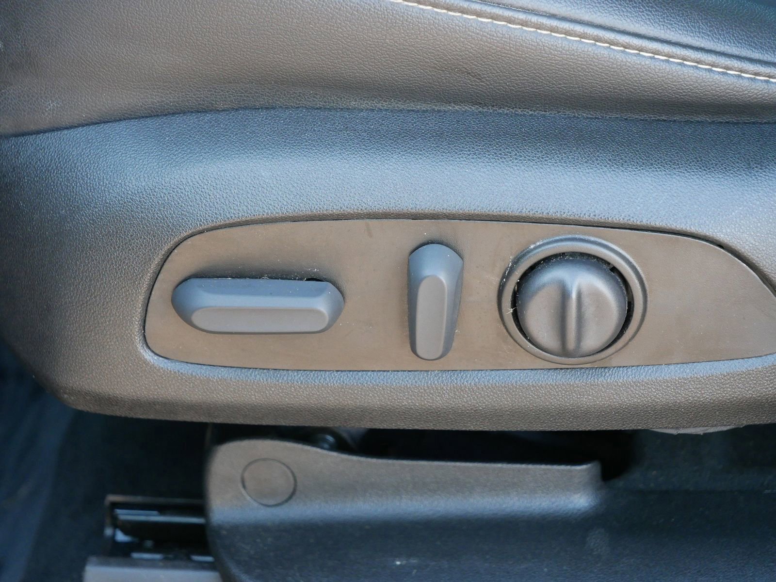 Used 2023 Chevrolet Traverse LT image 15