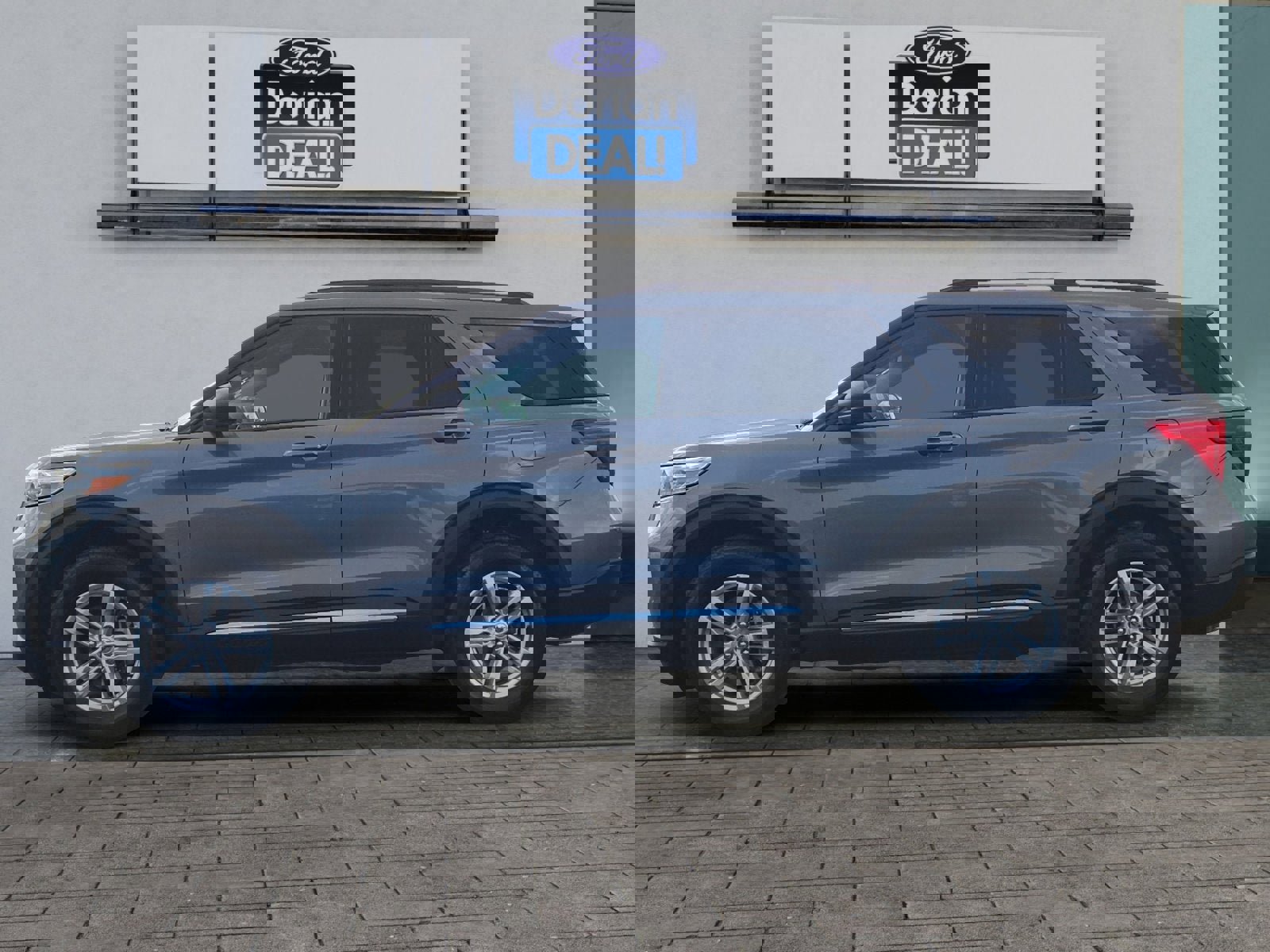 Certified 2022 Ford Explorer XLT image 2