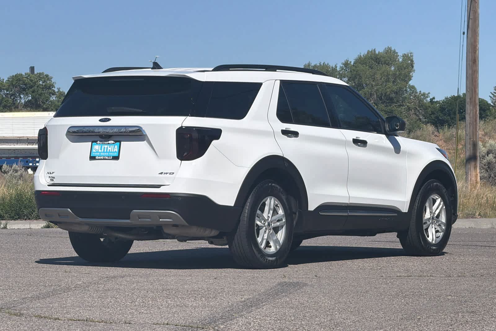 Certified 2023 Ford Explorer XLT w/ Equipment Group 202A AWD/4WD image 2