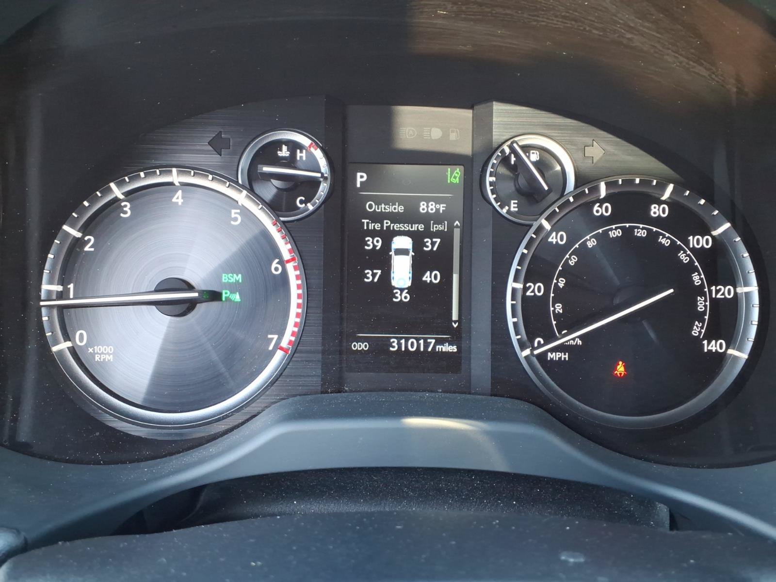 Used 2023 Lexus GX 460 Premium w/ Accessory Package AWD/4WD image 26