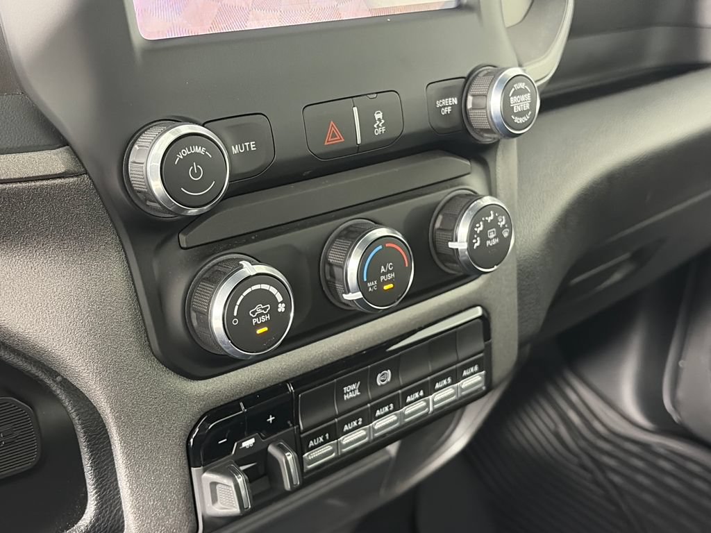 Used 2024 RAM 3500 Tradesman w/ Chrome Appearance Group AWD/4WD image 19