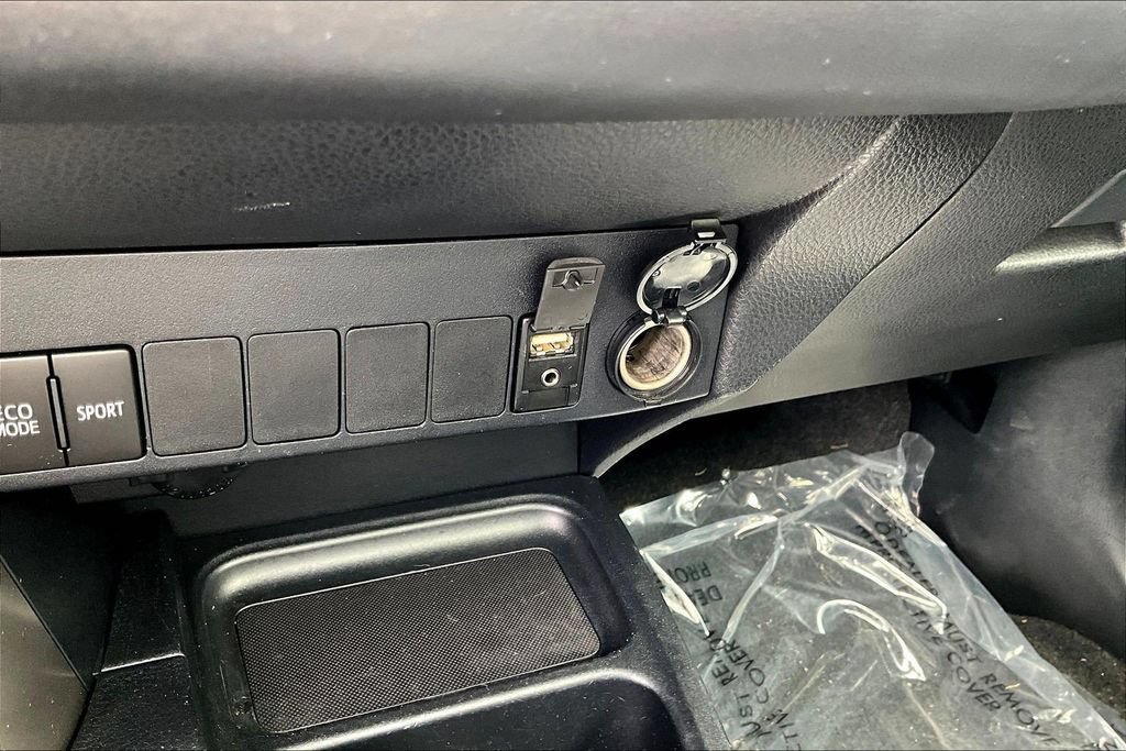 Used 2018 Toyota RAV4 XLE FWD image 18