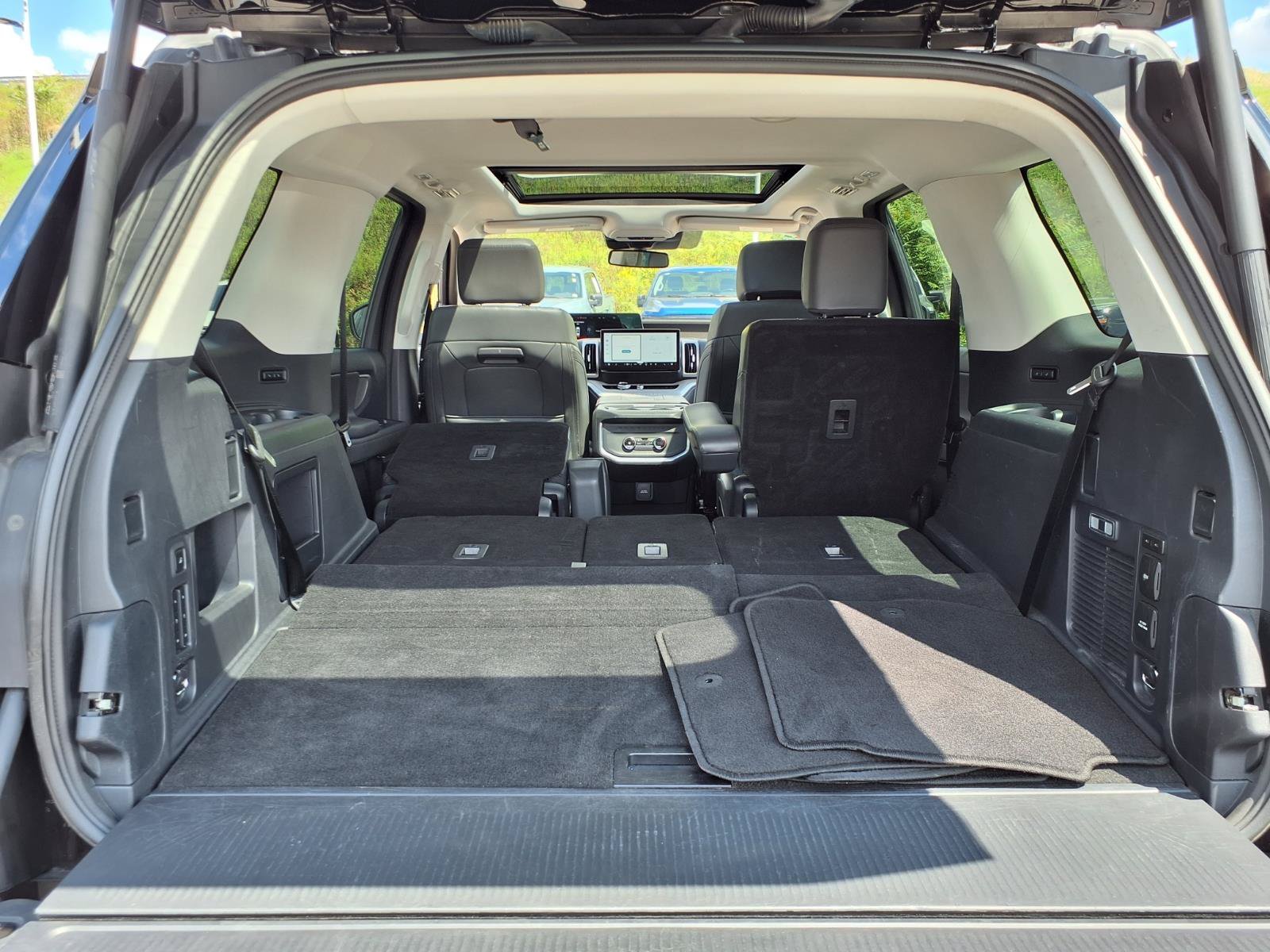 Certified 2025 Ford Expedition Active AWD/4WD image 13