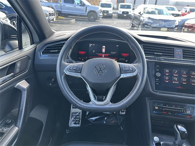 Used 2023 Volkswagen Tiguan SE R-Line image 14