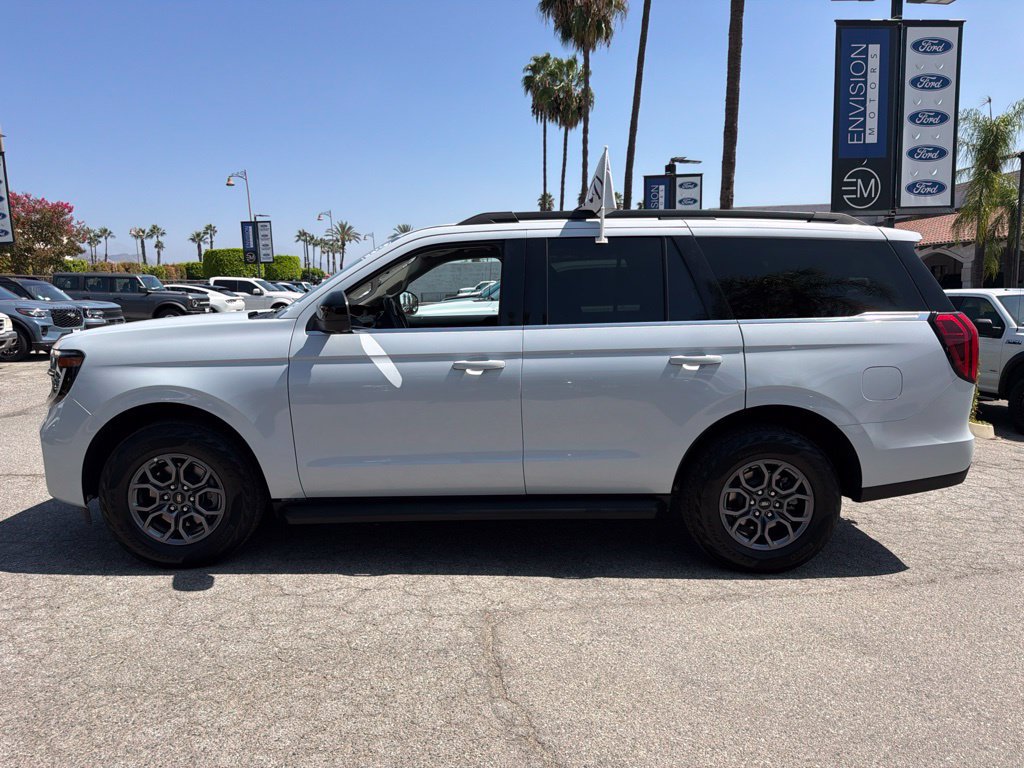 Certified 2025 Ford Expedition Active AWD/4WD image 7