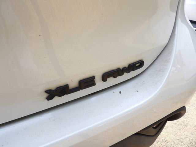 Used 2021 Toyota Highlander XLE AWD/4WD image 19
