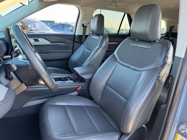 Certified 2025 Ford Explorer Active w/ Active Comfort Package AWD/4WD image 6