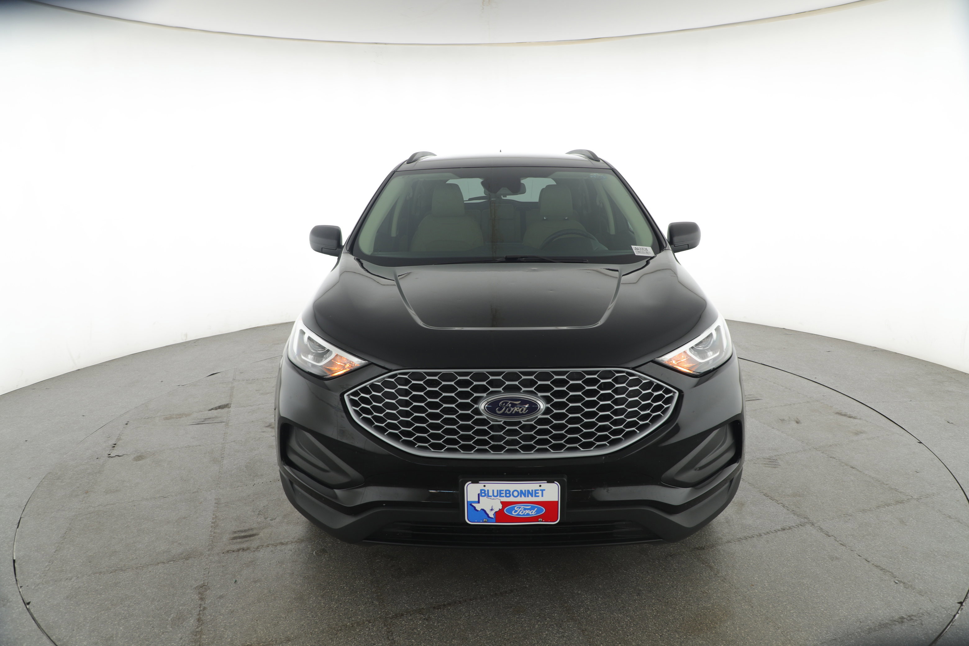 Certified 2024 Ford Edge SE image 3