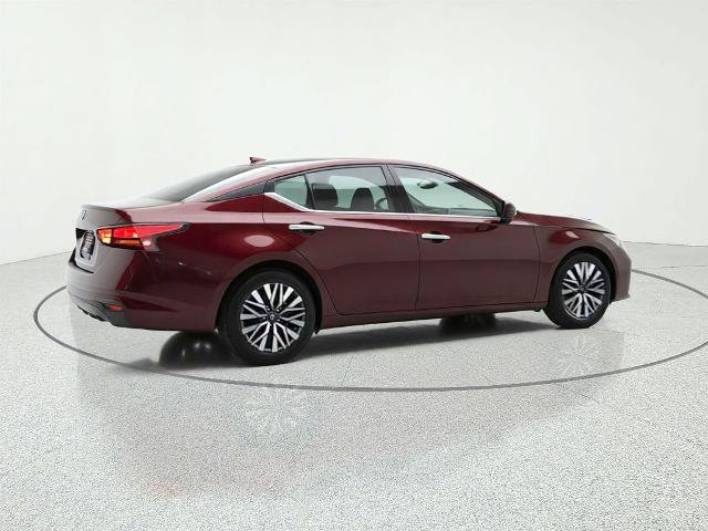 Used 2025 Nissan Altima 2.5 SV FWD image 8