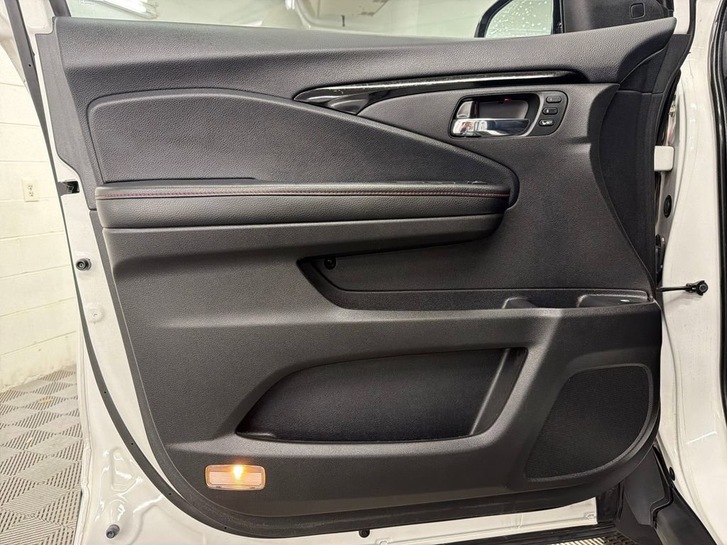 Used 2023 Honda Ridgeline Black Edition image 16