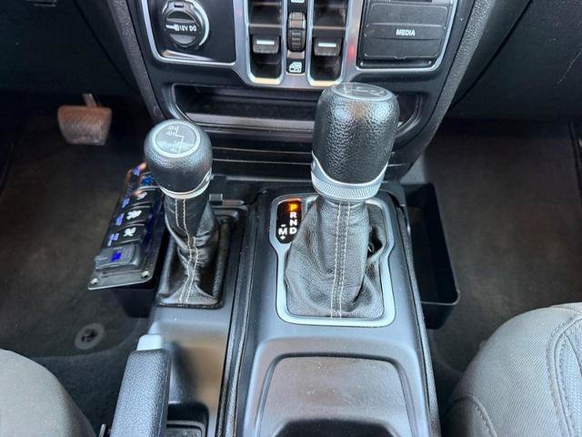 Used 2019 Jeep Wrangler Unlimited Sahara AWD/4WD image 16