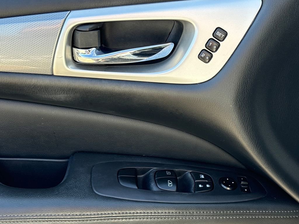 Used 2020 Nissan Pathfinder SL image 16