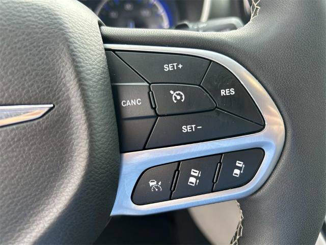 Used 2024 Chrysler Pacifica Touring-L image 29