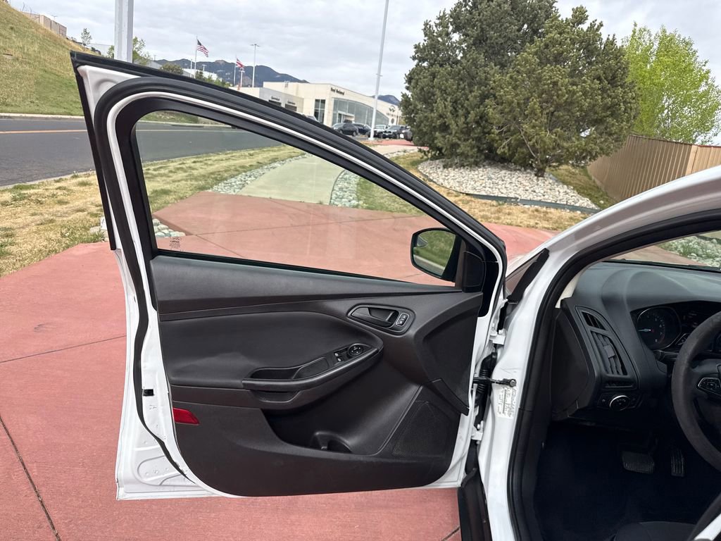 Certified 2018 Ford Focus S FWD image 11