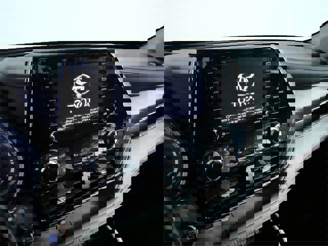 Used 2020 Toyota Highlander XLE image 19