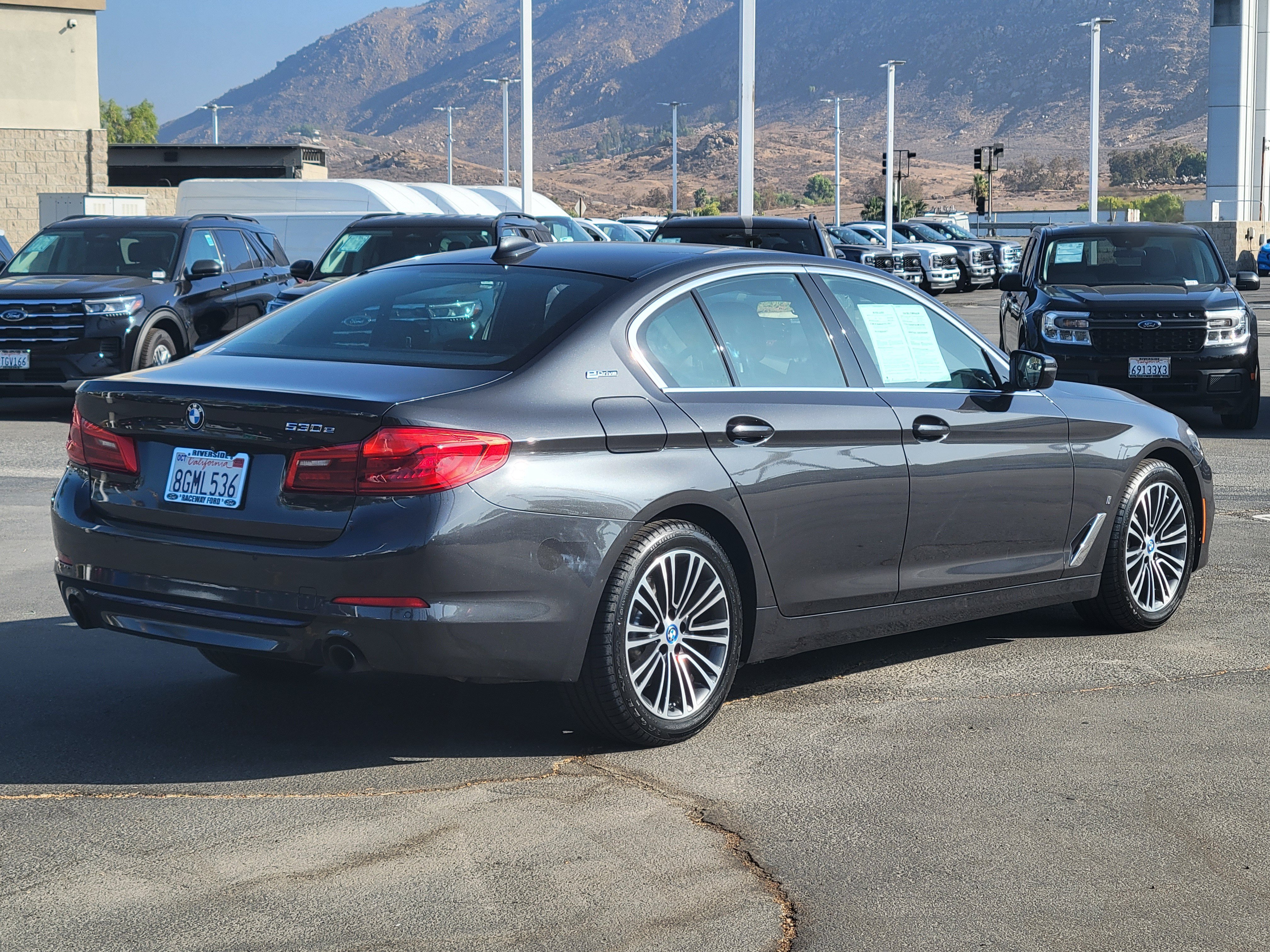 Used 2019 BMW 530e w/ Convenience Package RWD image 2
