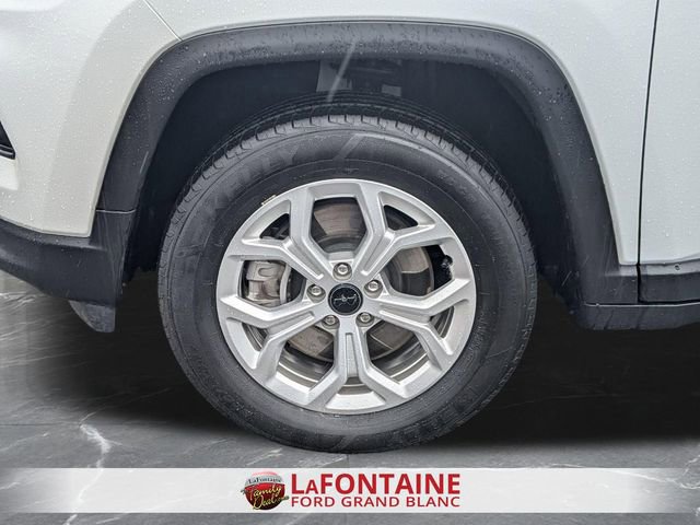 Used 2025 Jeep Compass Latitude w/ Sun & Sound Group AWD/4WD image 33