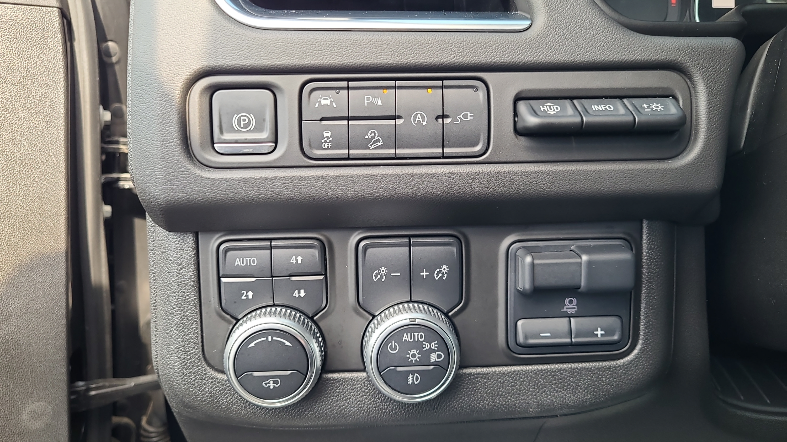 Used 2021 GMC Yukon XL AT4 w/ AT4 Premium Plus Package AWD/4WD image 25