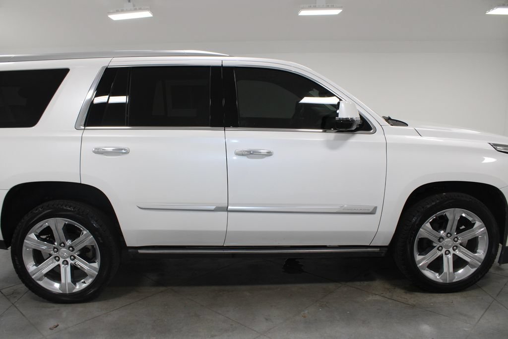 Used 2020 Cadillac Escalade Premium Luxury AWD/4WD image 12