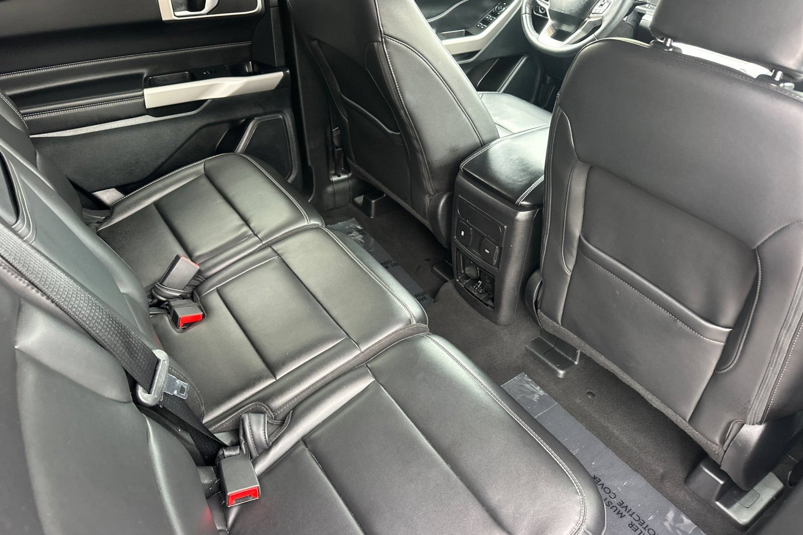 Certified 2024 Ford Explorer XLT w/ Equipment Group 202A AWD/4WD image 19
