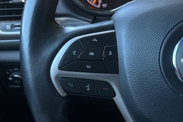 Used 2019 Jeep Grand Cherokee Altitude AWD/4WD image 27