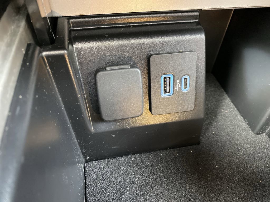 Certified 2023 Ford Explorer Platinum w/ Technology Package image 31