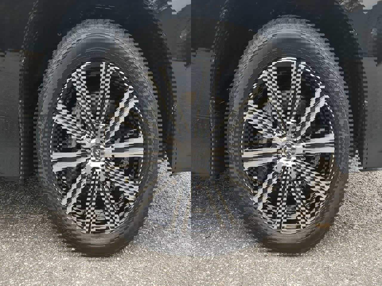 Used 2020 Lexus LX 570 4WD w/ 3rd Row & Luxury Pkg image 9