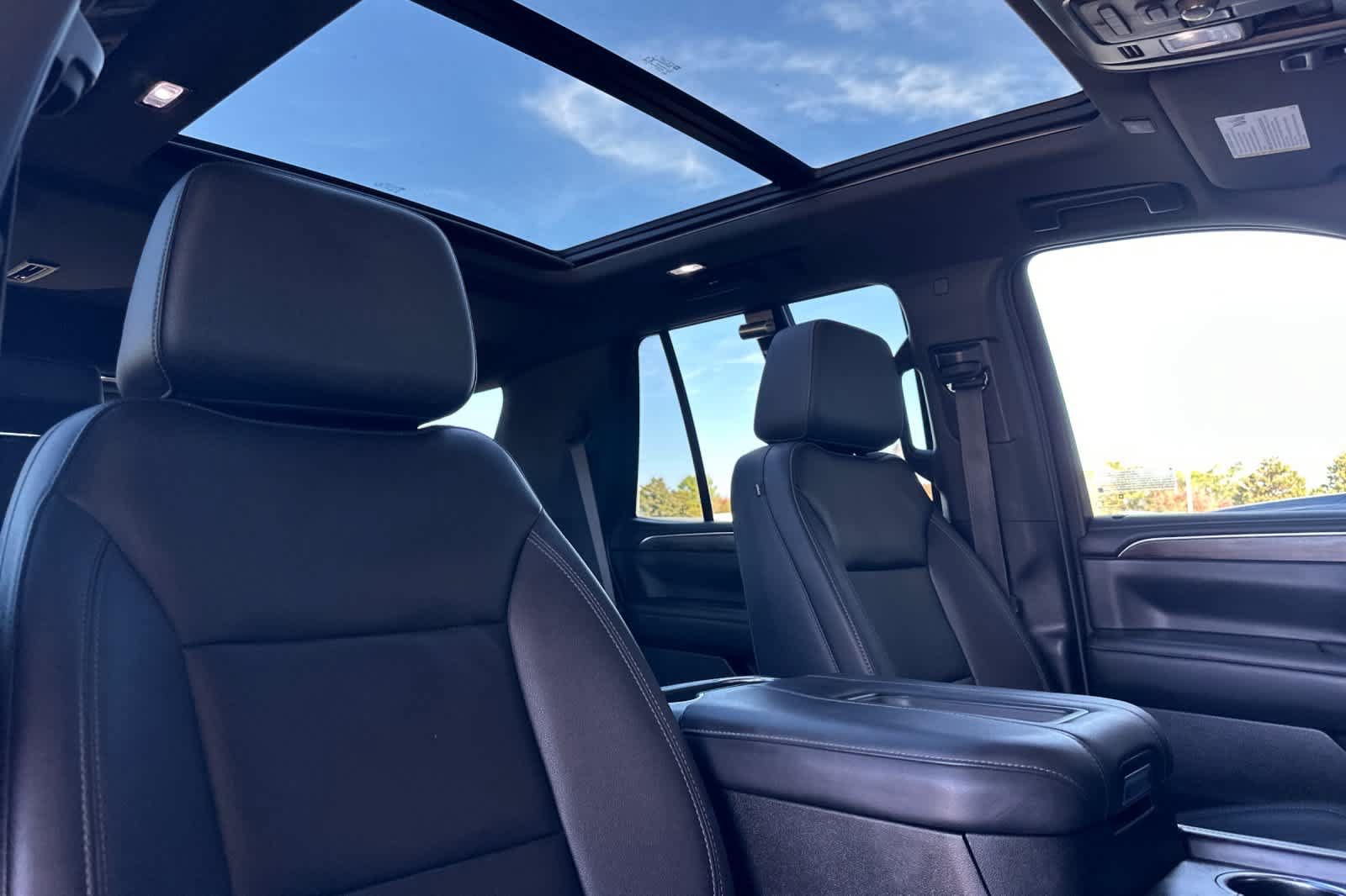 Used 2022 Chevrolet Tahoe Z71 w/ Luxury Package AWD/4WD image 18