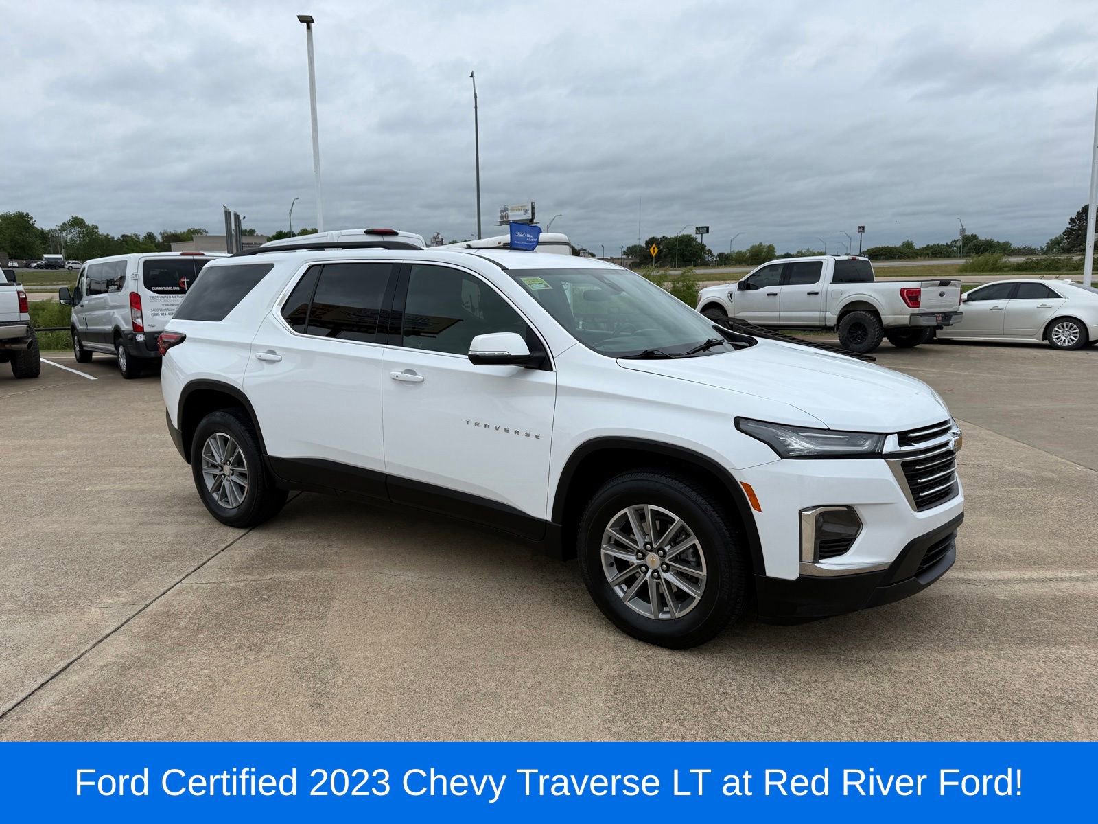 Used 2023 Chevrolet Traverse LT FWD image 3