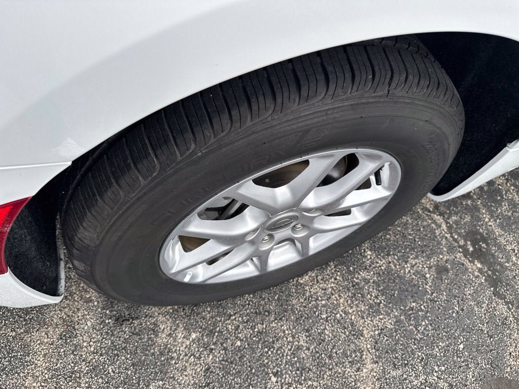 Used 2025 Chrysler Pacifica Select FWD image 8