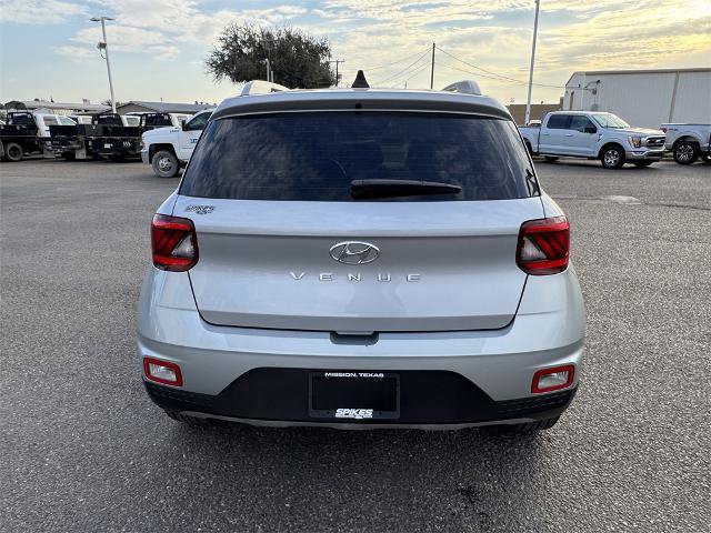Used 2022 Hyundai Venue SEL w/ Cargo Package image 4