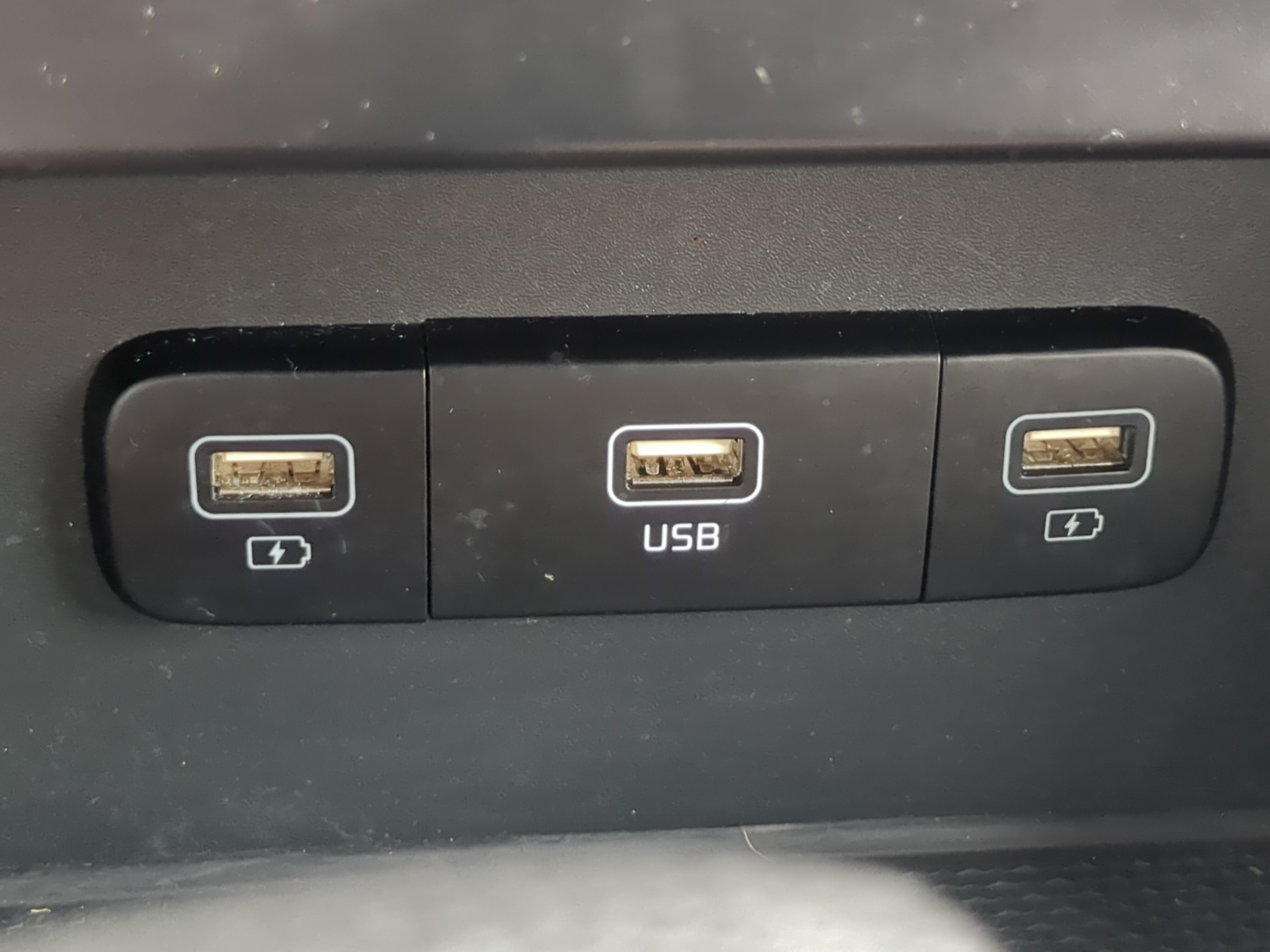 Used 2023 Kia Carnival LX FWD image 19
