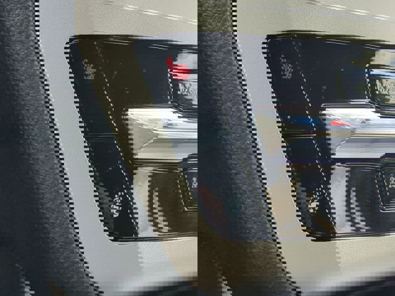 Certified 2022 Ford Explorer XLT w/ Equipment Group 202A image 21