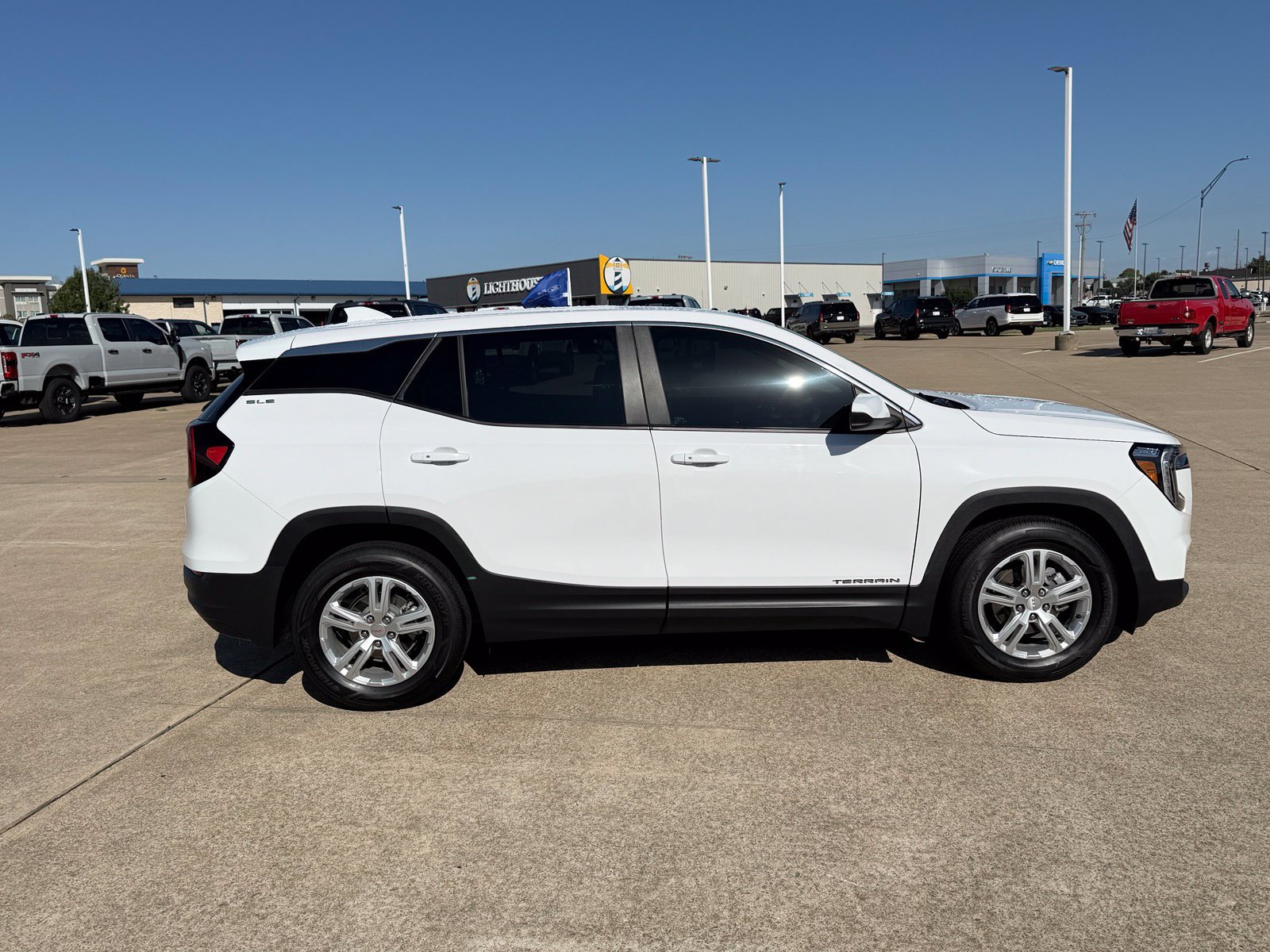 Used 2024 GMC Terrain SLE FWD image 4