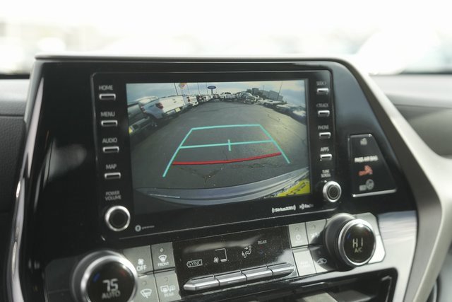 Used 2021 Toyota Highlander LE image 26