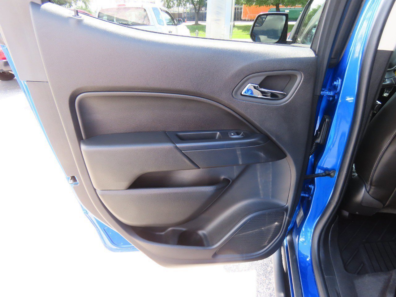 Used 2019 Chevrolet Colorado ZR2 w/ ZR2 Dusk Special Edition image 17