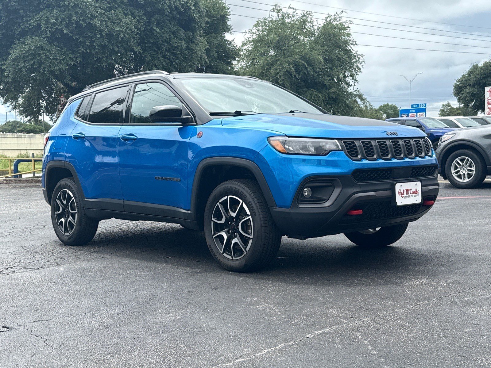 Used 2025 Jeep Compass Trailhawk AWD/4WD image 4